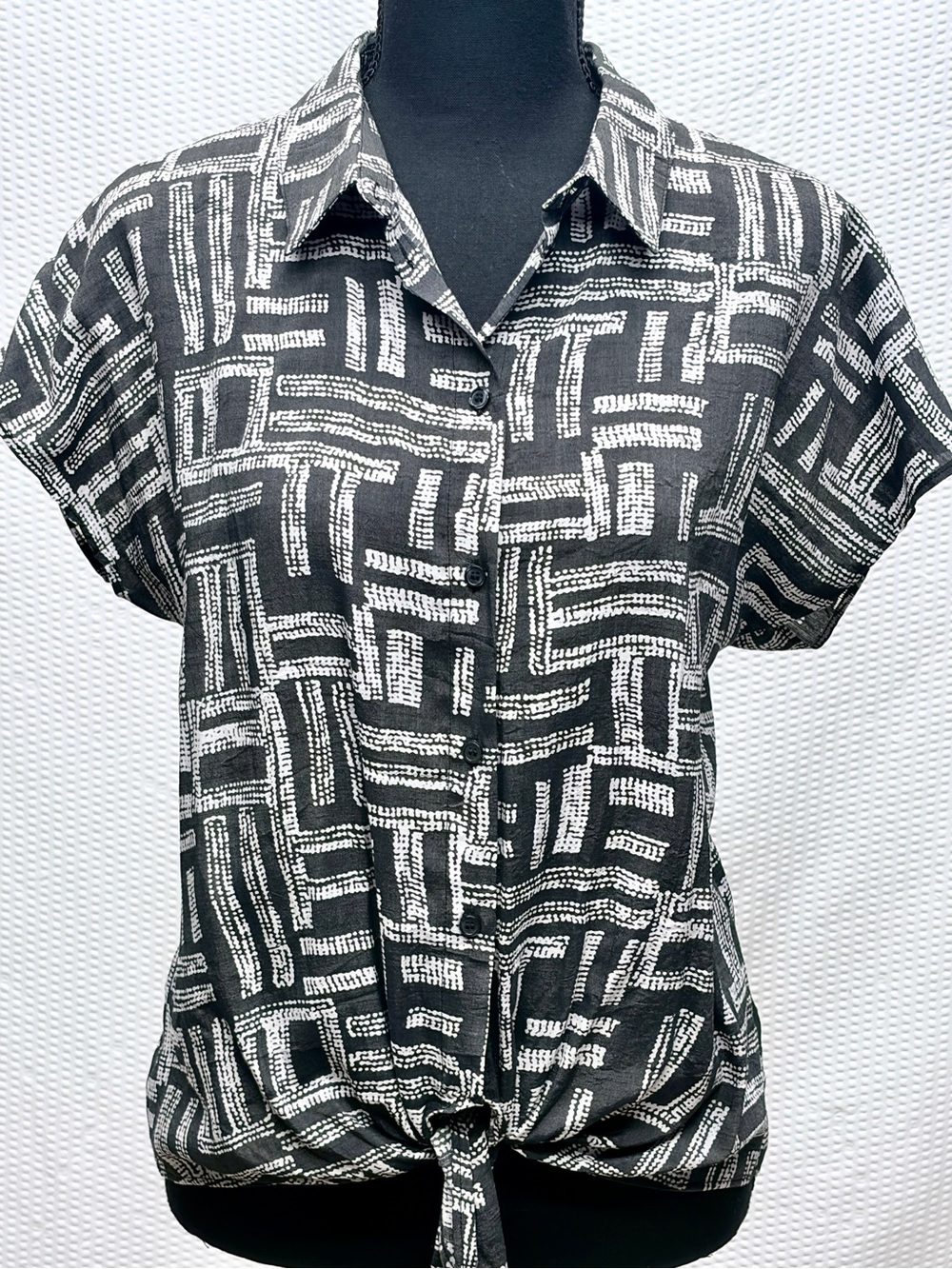 Philosophy Tie Front Blouse Black White Geometric Button Down Women’s Large